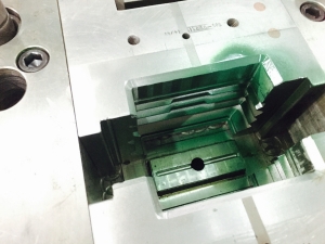 QQ圖片20150523093529 防塵罩模具F8932-3,防塵罩塑膠模具