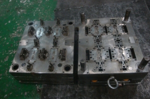 2 汽車(chē)配件塑膠模具、深圳塑膠模具